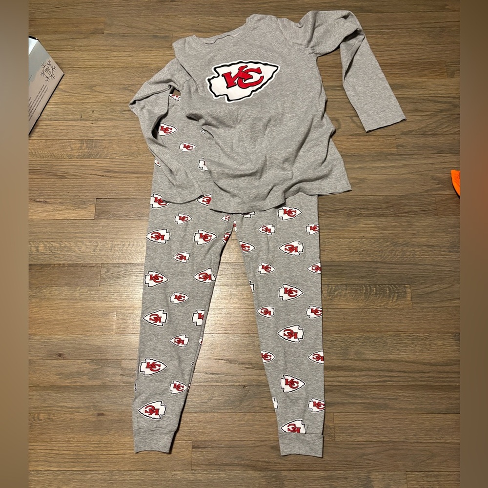 Never worn! NFL Kansas City chiefs Pajama Set youth XL 18/20